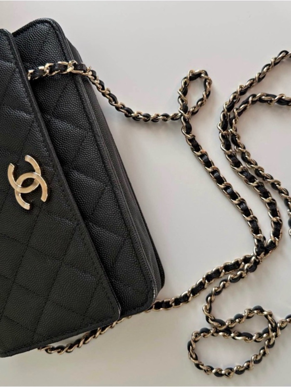 CHANEL Black Quilted Crossbody Wallet with Champagne Gold CC - Picture 2 of 11